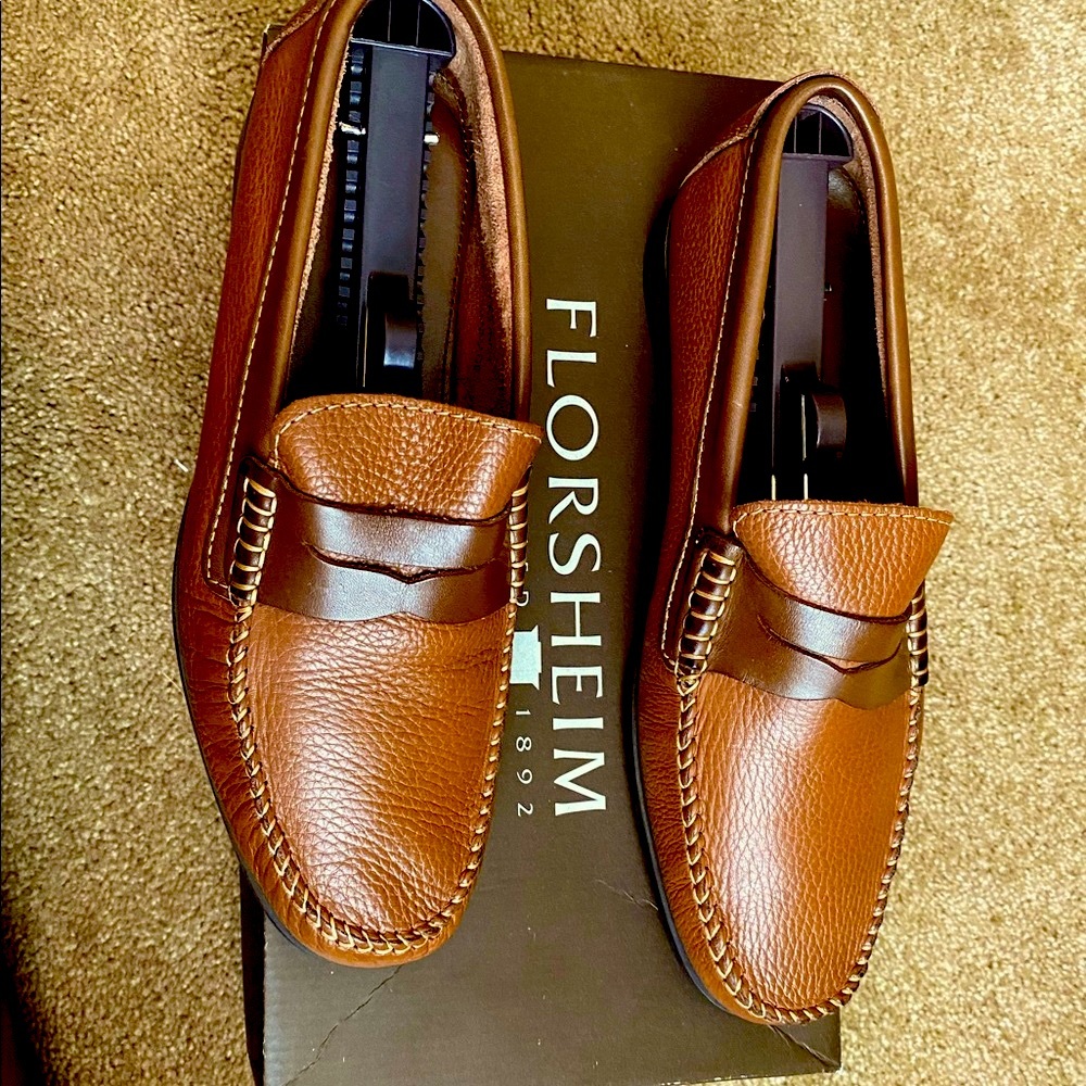 Men’s shoes. Size 8